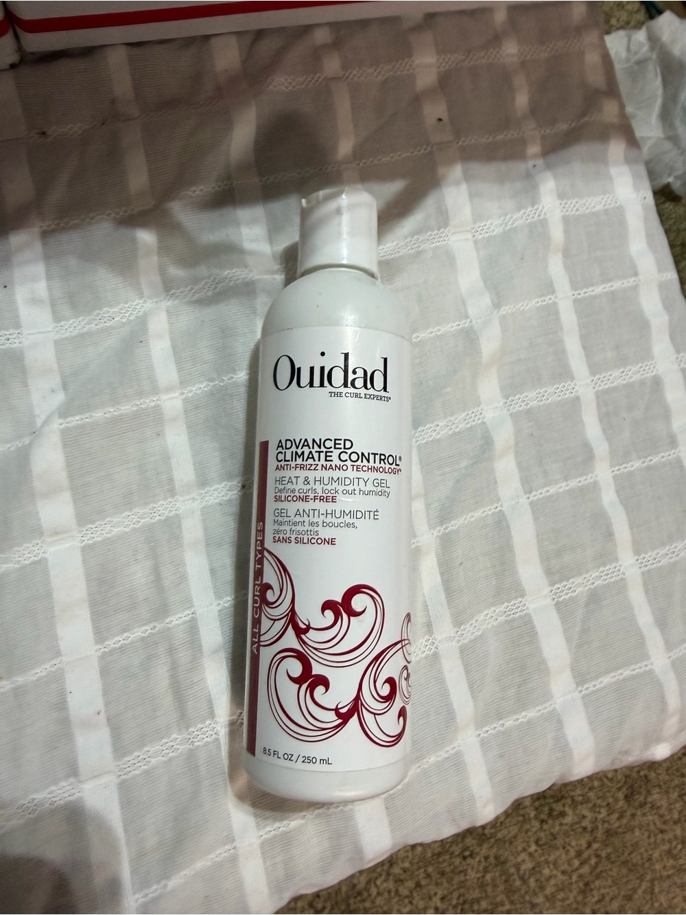 Ouidad Advanced Climate Control Heat & Humidity Gel - White with Deep Red Design
